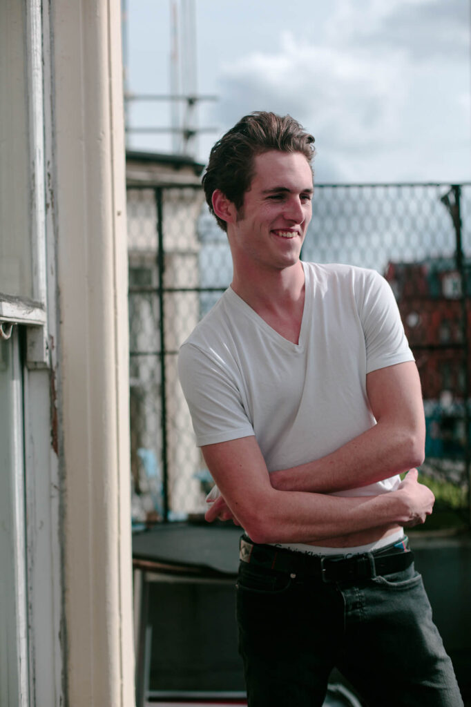 Мужской портрет в естественной обстановке